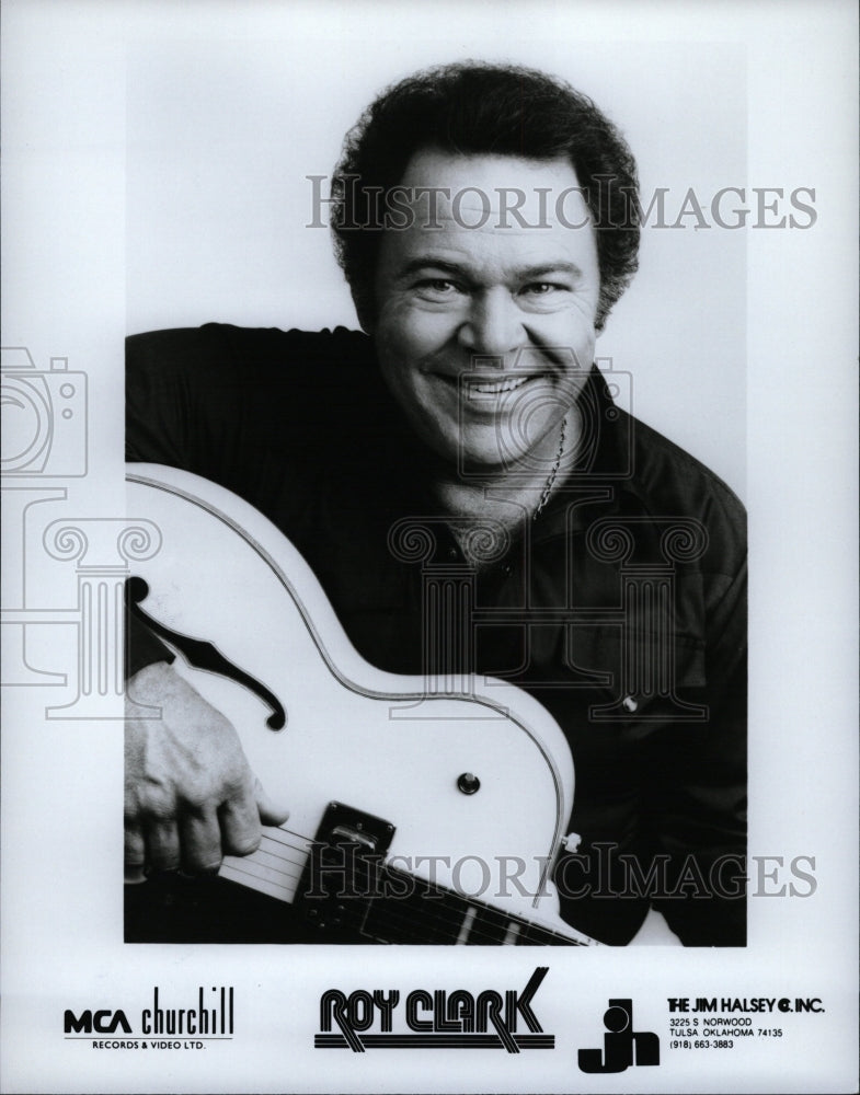 1986 Press Photo Roy Linwood Clark American musician - RRW21237 - Historic Images