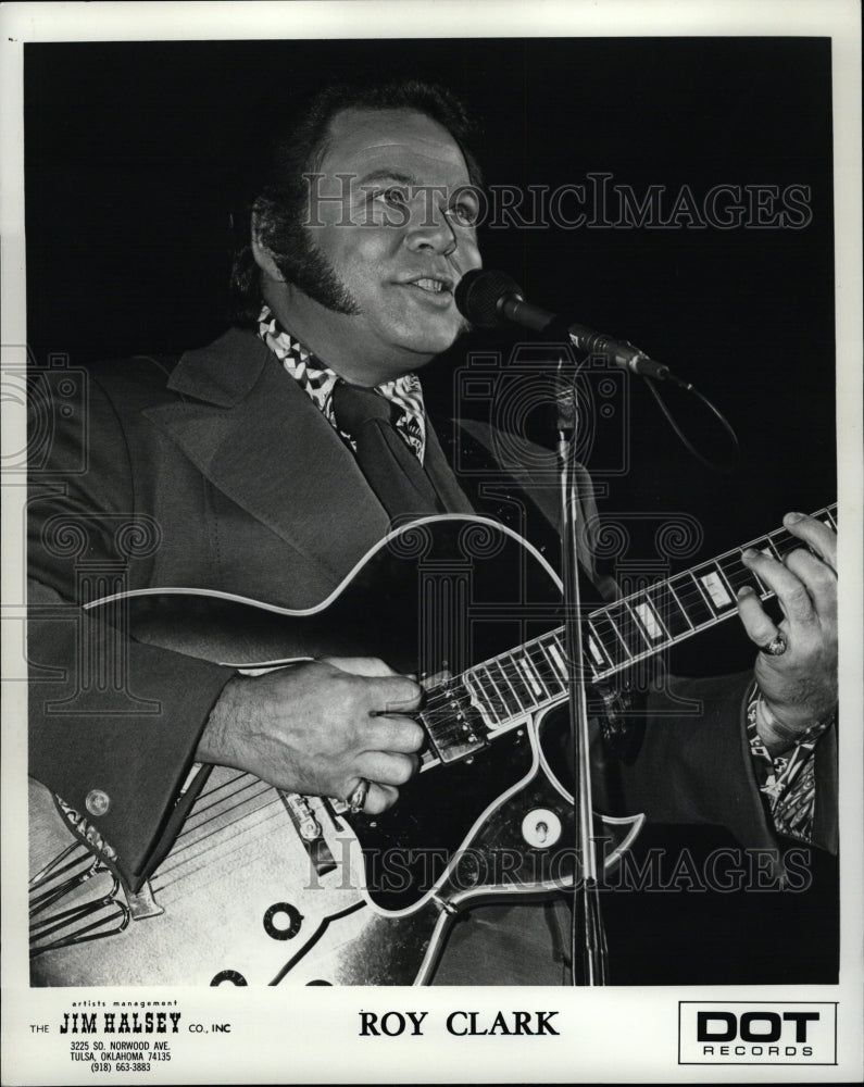 1974 Press Photo Roy Clark America Country Hee Haw Show - RRW21247 - Historic Images