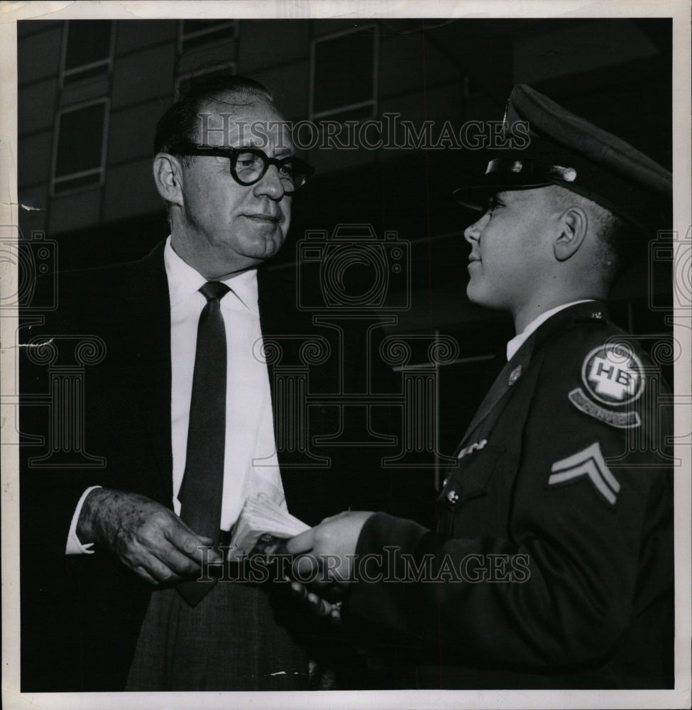 1960 Press Photo Jack Benny with Michael Torrez - RRW21425 - Historic Images