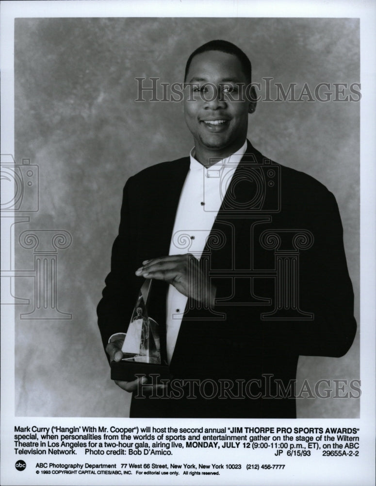 1993 Press Photo Mark Curry host Jim Thorpe Pro Sports - RRW21793 - Historic Images