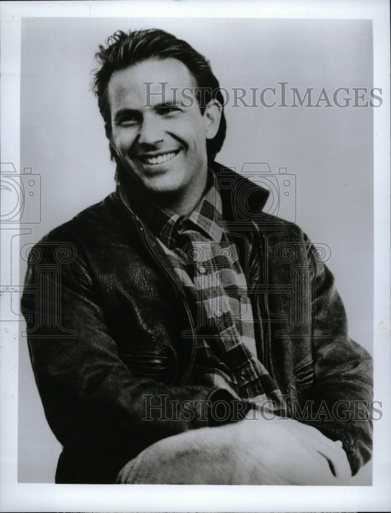 1992 Press Photo Kevin Costner Program Field Dreams CBS - RRW21823 - Historic Images