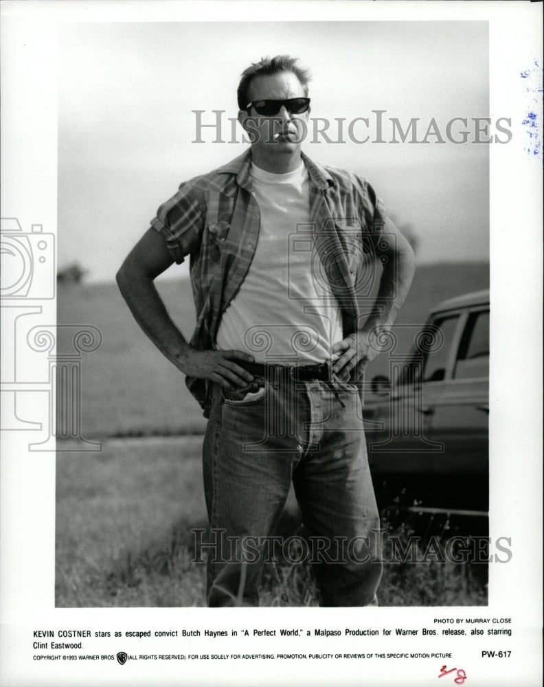 1994 Press Photo Kevin CostnerButch Haynes Warner Bros - RRW21845 - Historic Images