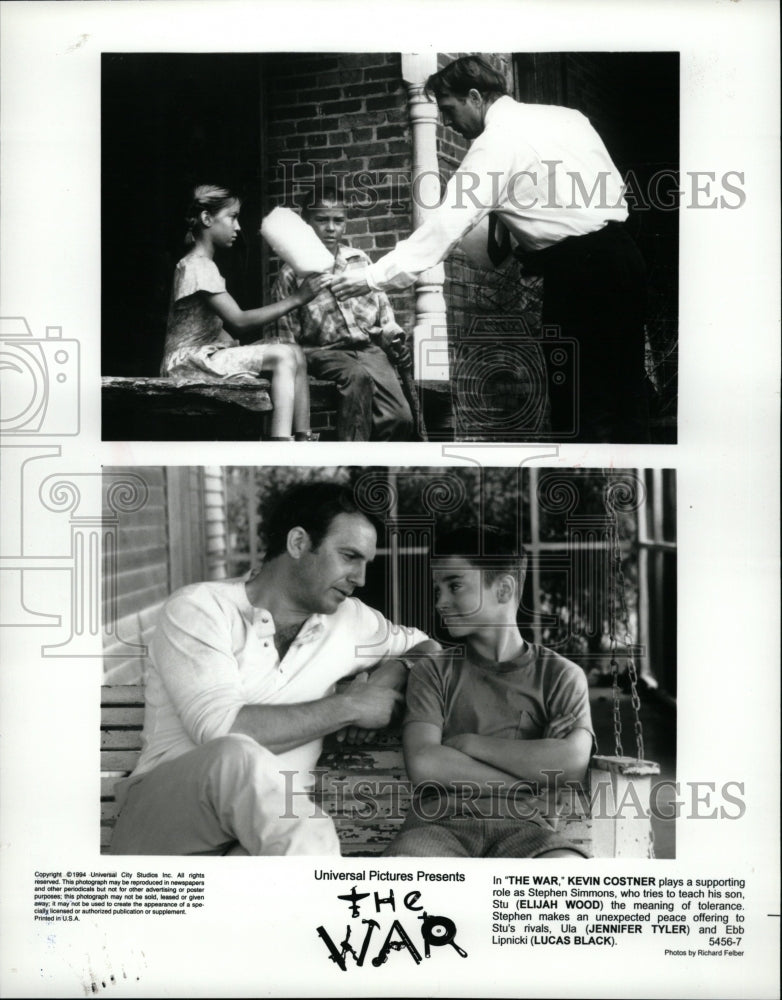1994 Press Photo Kevin Costner Stephen Simmons Role War - RRW21859 - Historic Images
