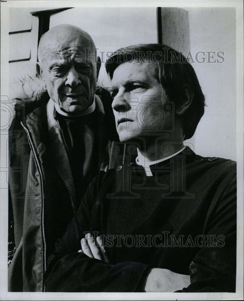 1973 Press Photo Tom Courtney Dean Jogger Heard Call - RRW21897 - Historic Images