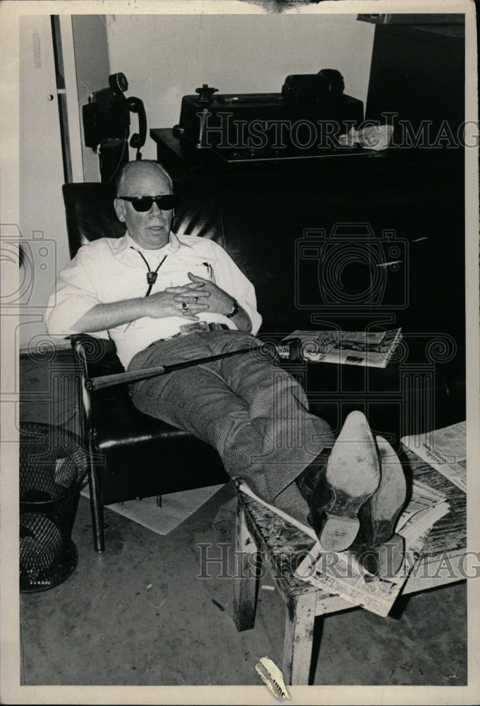 Press Photo Red Fenwick post Sits Relaxing Papper Chair - RRW21959 - Historic Images
