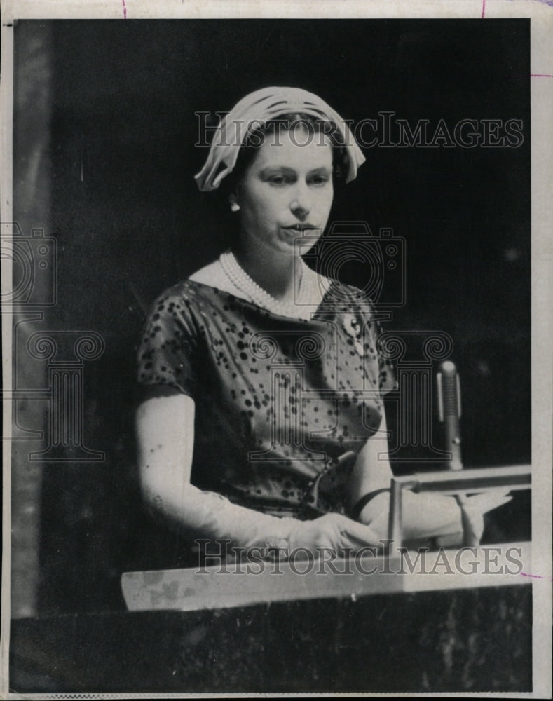 1957 Press Photo Queen Elizabeth UN General Assembly - RRW22027 - Historic Images