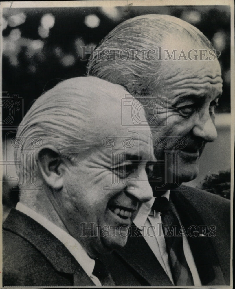 1986 Press Photo Aussies LBJ Viet Strikes Harold Holt - RRW22047 - Historic Images