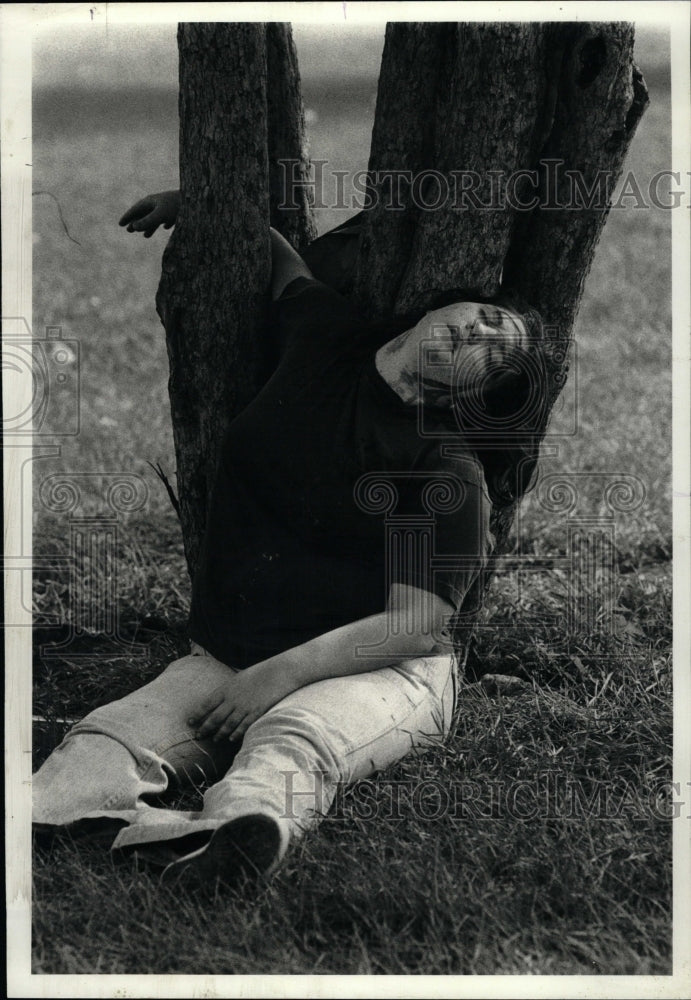 1977 Press Photo Montrose Harbor Agency Mock Dead Tree - RRW22467 - Historic Images