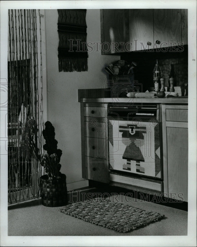 1979 Press Photo Dishwasher - RRW22475 - Historic Images