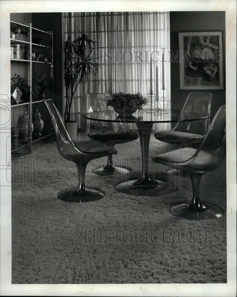 1970 Press Photo Seventies Decor Lightens Up Dining - RRW22495 - Historic Images