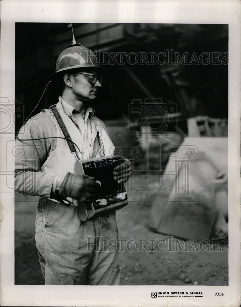 1963 Press Photo Tractor Shovel Open Hath Slag Remotely - RRW22673 - Historic Images