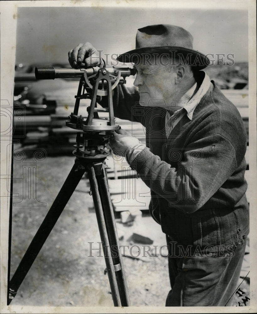 1954 Press Photo David Livingston Wood Dall Shendon - RRW22743 - Historic Images