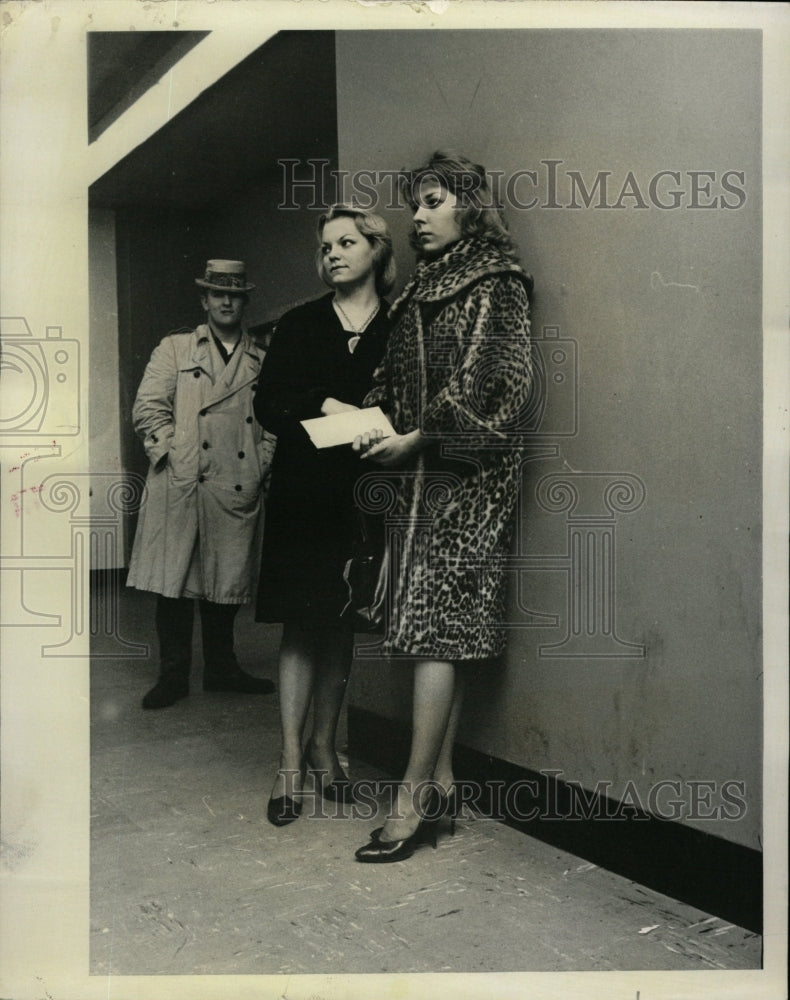 1961 Press Photo Sandra Bethel Donna Sanders Paltes - RRW22749 - Historic Images