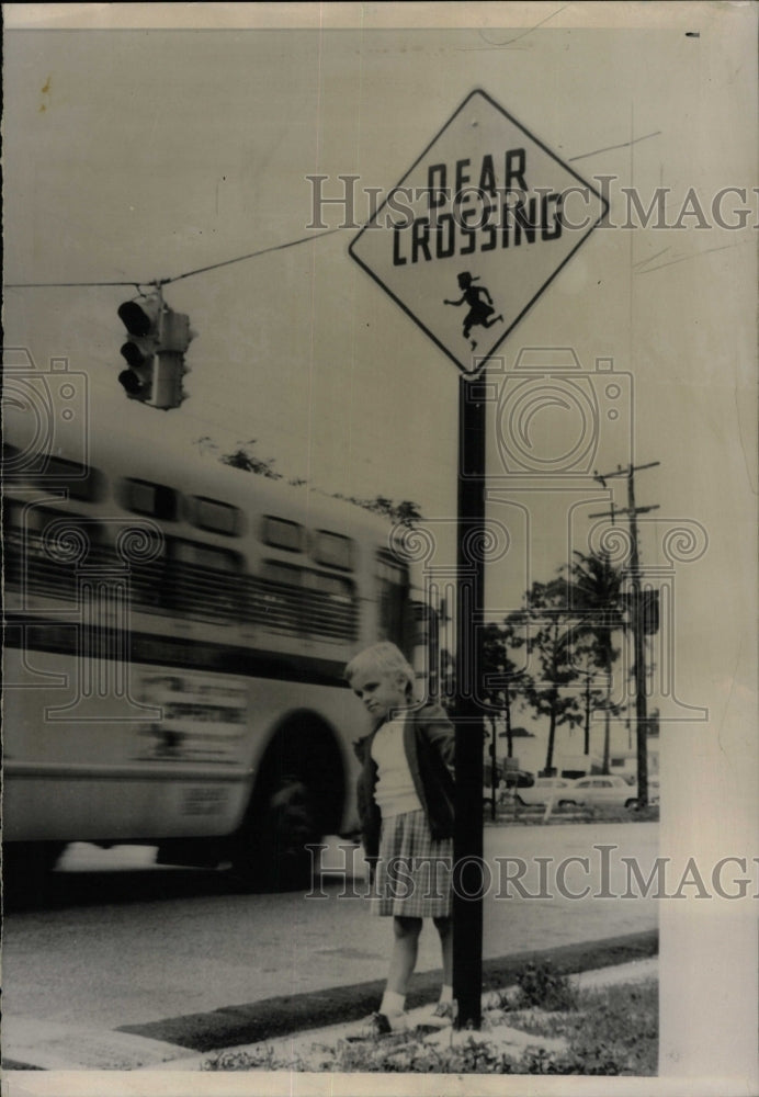 1959 Press Photo Susan Stone traffic sign Dear Miami - RRW22763 - Historic Images