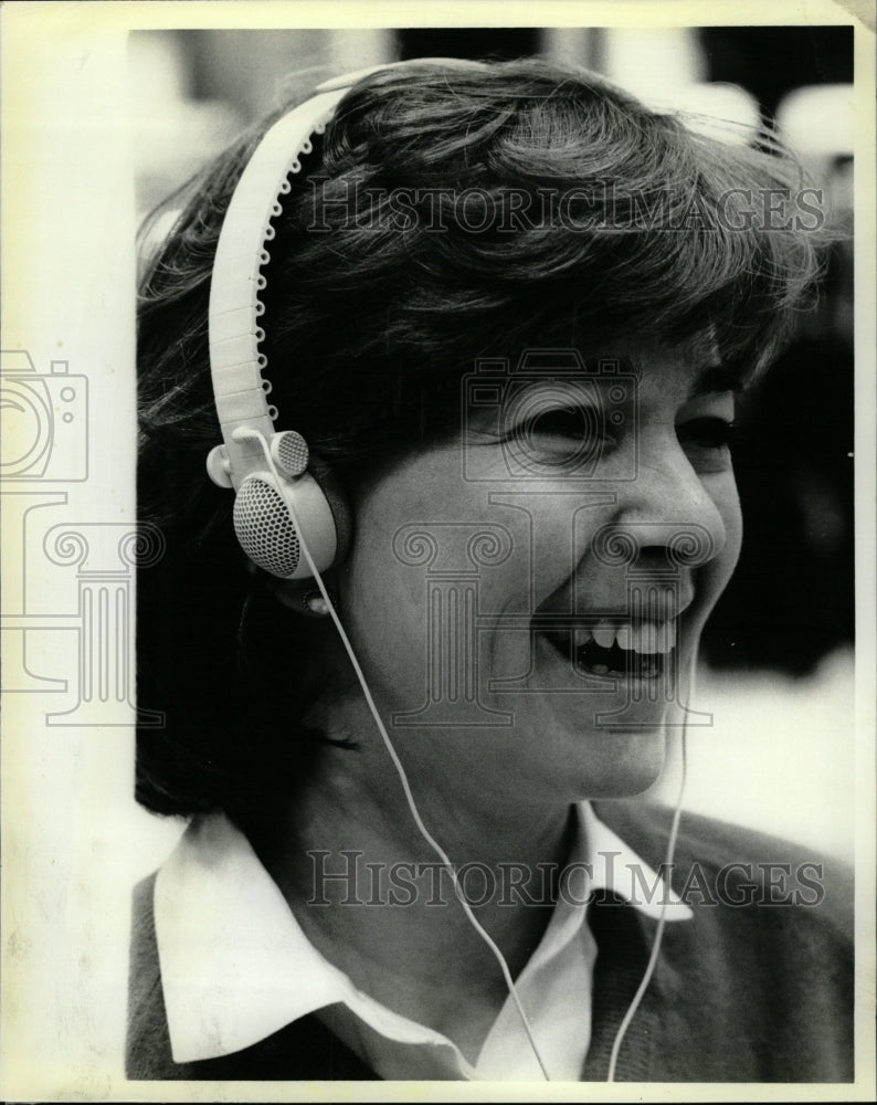 1987 Press Photo Pat Treff Du Pont Engineering Show - RRW22867 - Historic Images