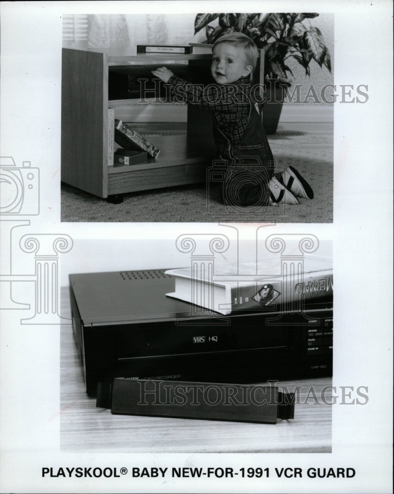 1990 Press Photo Playskool VCR Loader door Finger Tiny - RRW22965 - Historic Images