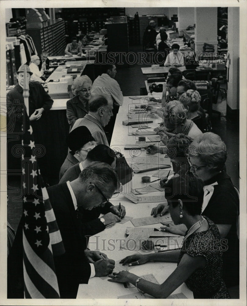 1968 Press Photo Chicagoan Ballet Election Room - RRW22991 - Historic Images