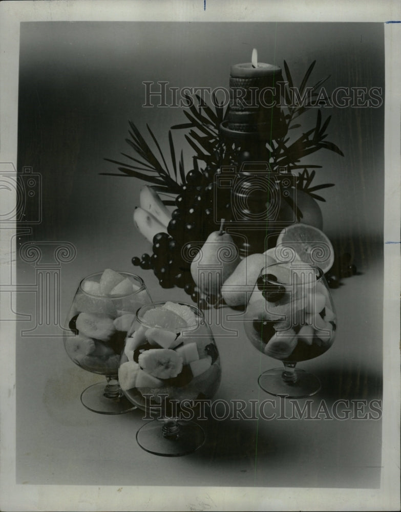 1974 Press Photo Sniffy Fruit - RRW23143 - Historic Images