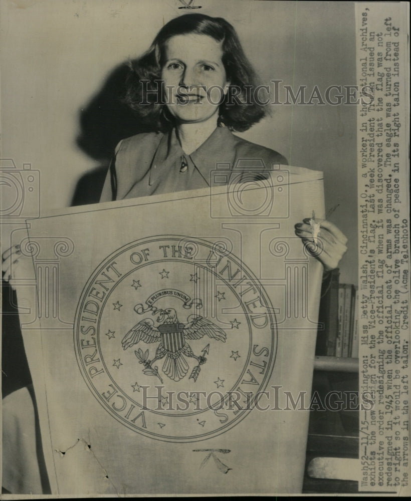 1948 Press Photo Miss Walsh National Archives new flag - RRW23163 - Historic Images