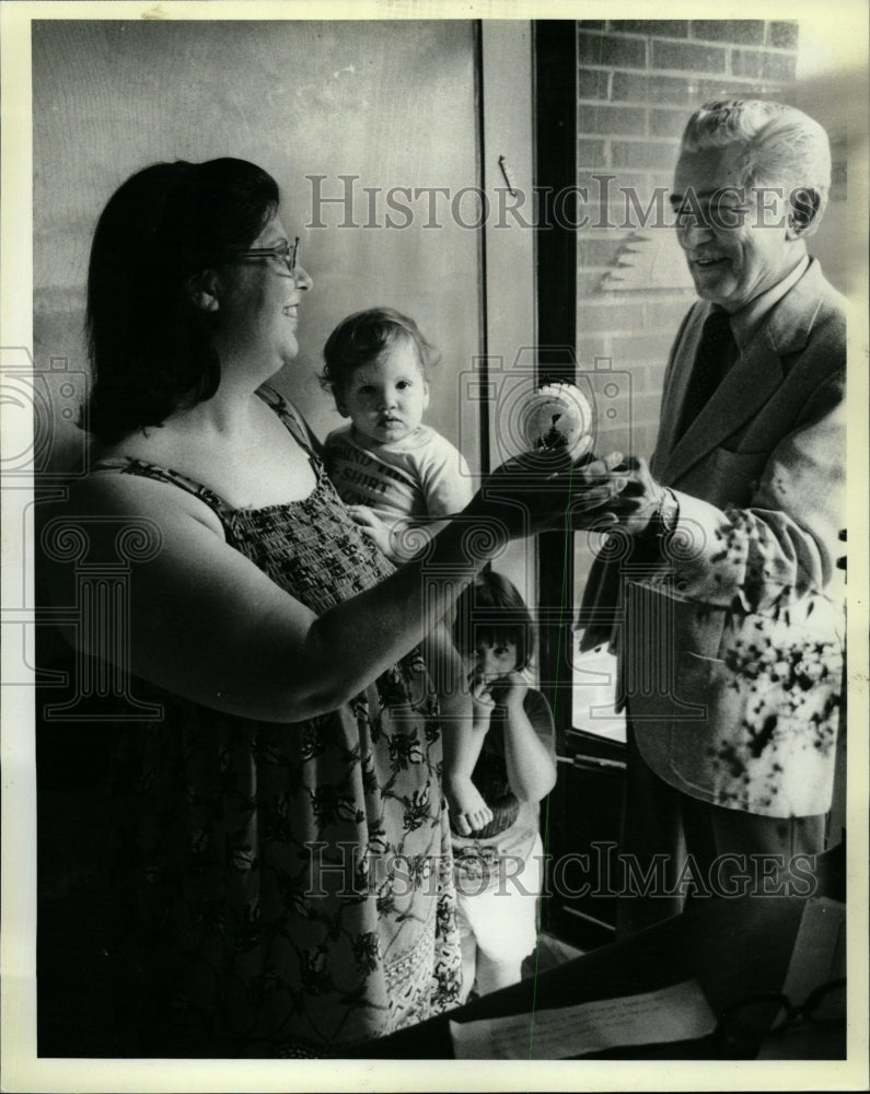 1981 Press Photo Joe zivic Linda Wittenberg Evanston - RRW23215 - Historic Images