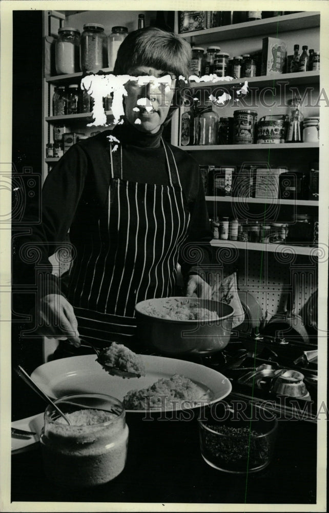 1982 Press Photo Johanna Ward luscious creamy risotto - RRW23227 - Historic Images