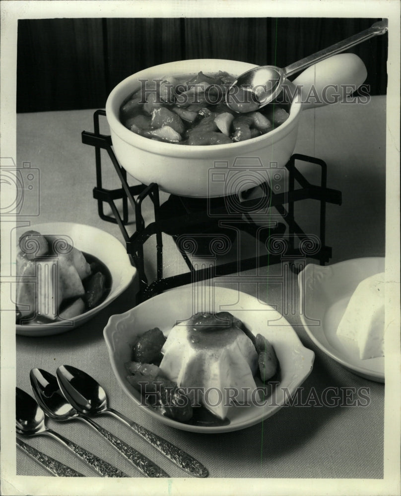 1974 Press Photo Aplle Rum Pudding Cooed Rice Sour - RRW23231 - Historic Images