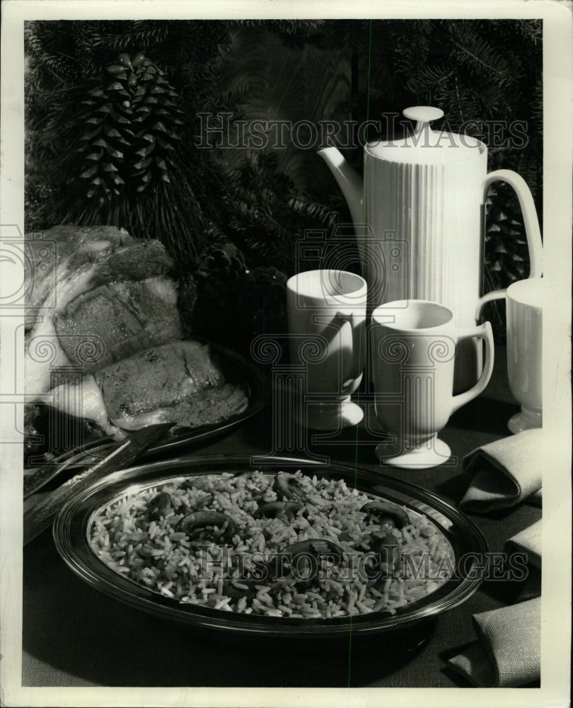 1981 Press Photo Growers wild rice pedestal Price Tag - RRW23255 - Historic Images