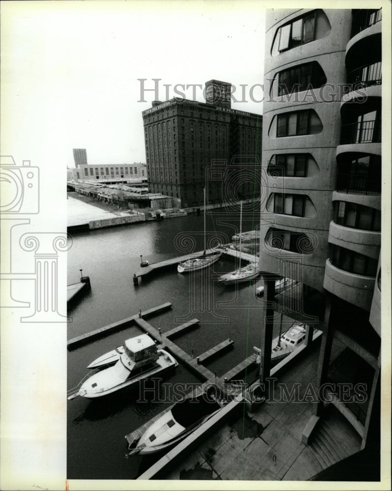 Press Photo River City Apartment South Well Single Good - RRW23271 - Historic Images