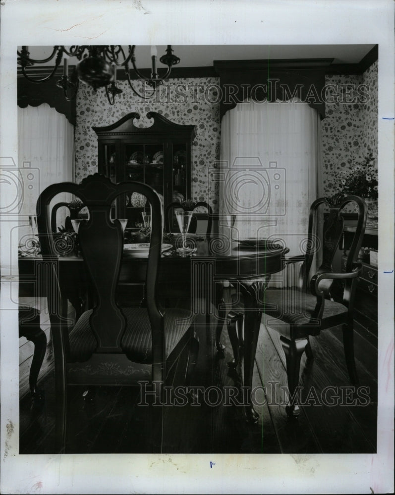 1977 Press Photo Dining room gabbles space make chairs - RRW23321 - Historic Images