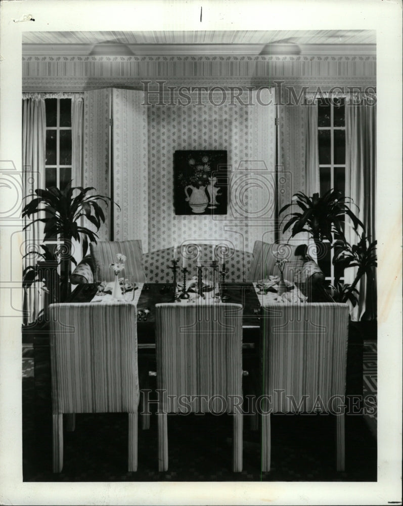 1982 Press Photo Dining Room Dependable Chair Word Day - RRW23331 - Historic Images