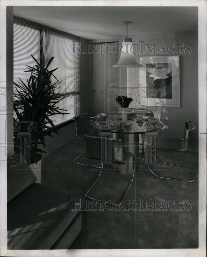 1980 Press Photo Dinning room plush shelter magazine - RRW23333 - Historic Images