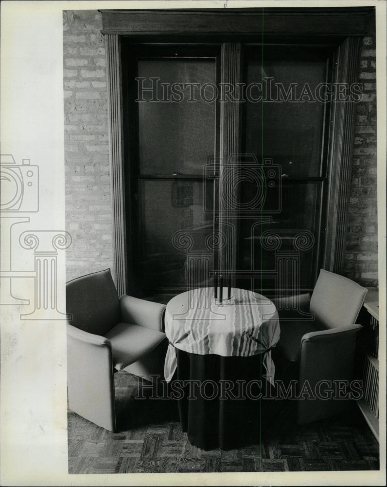 1982 Press Photo Dining Room No View Window Home Decor - RRW23355 - Historic Images