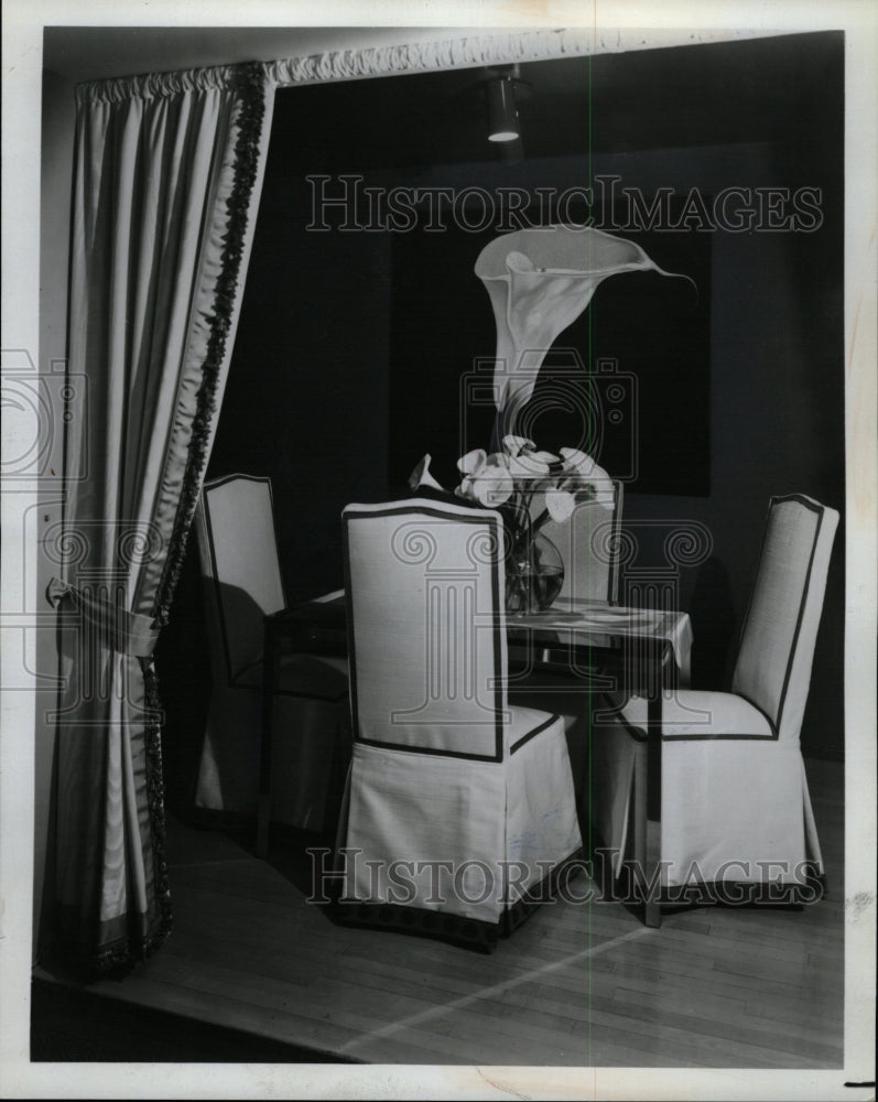 1983 Press Photo Upholstered Chairs Decorative Lilies - RRW23369 - Historic Images