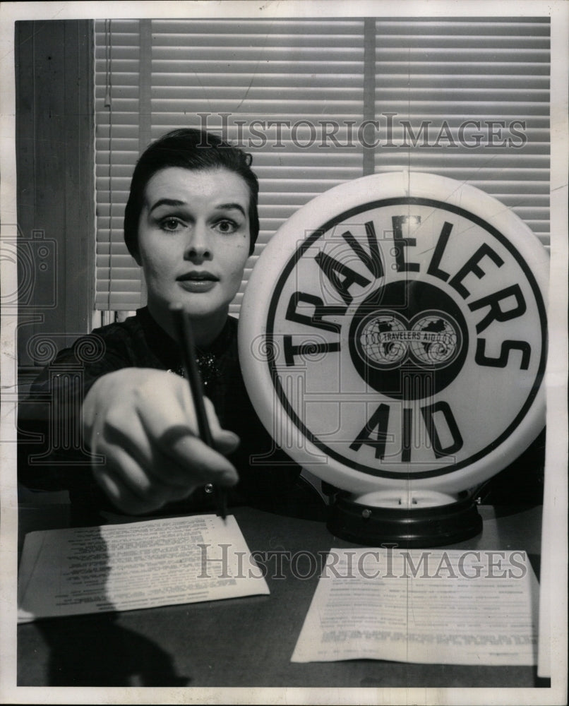 1962 Press Photo Travelers Aid Volunteer Mrs Kenneth - RRW23437 - Historic Images