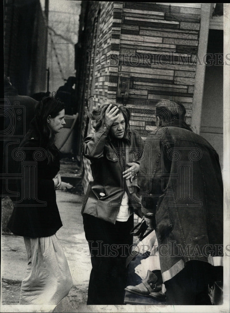 1977 Press Photo Fire in apartment building near Belmon - RRW23479 - Historic Images