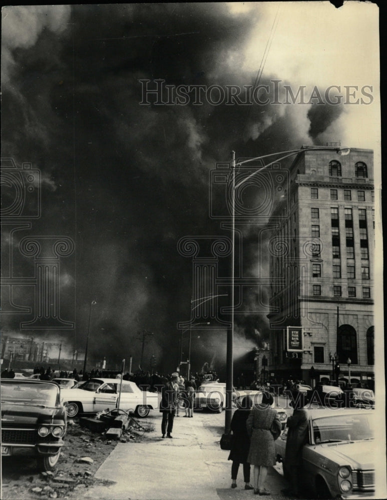 1966 Press Photo Yellow Cab Co garage fire south park - RRW23493 - Historic Images