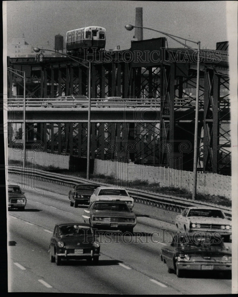 1971 Press Photo Eisenhower Express Highway Fletch Care - Historic Images