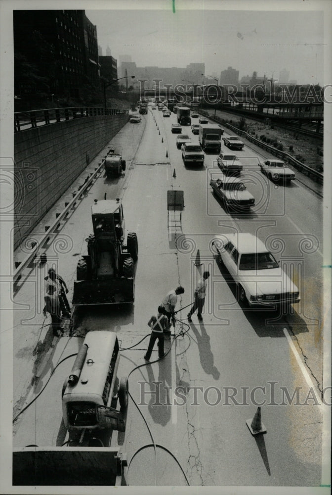 1979 Press Photo Traffic lanes closed at Eisenhower. - RRW23583 - Historic Images