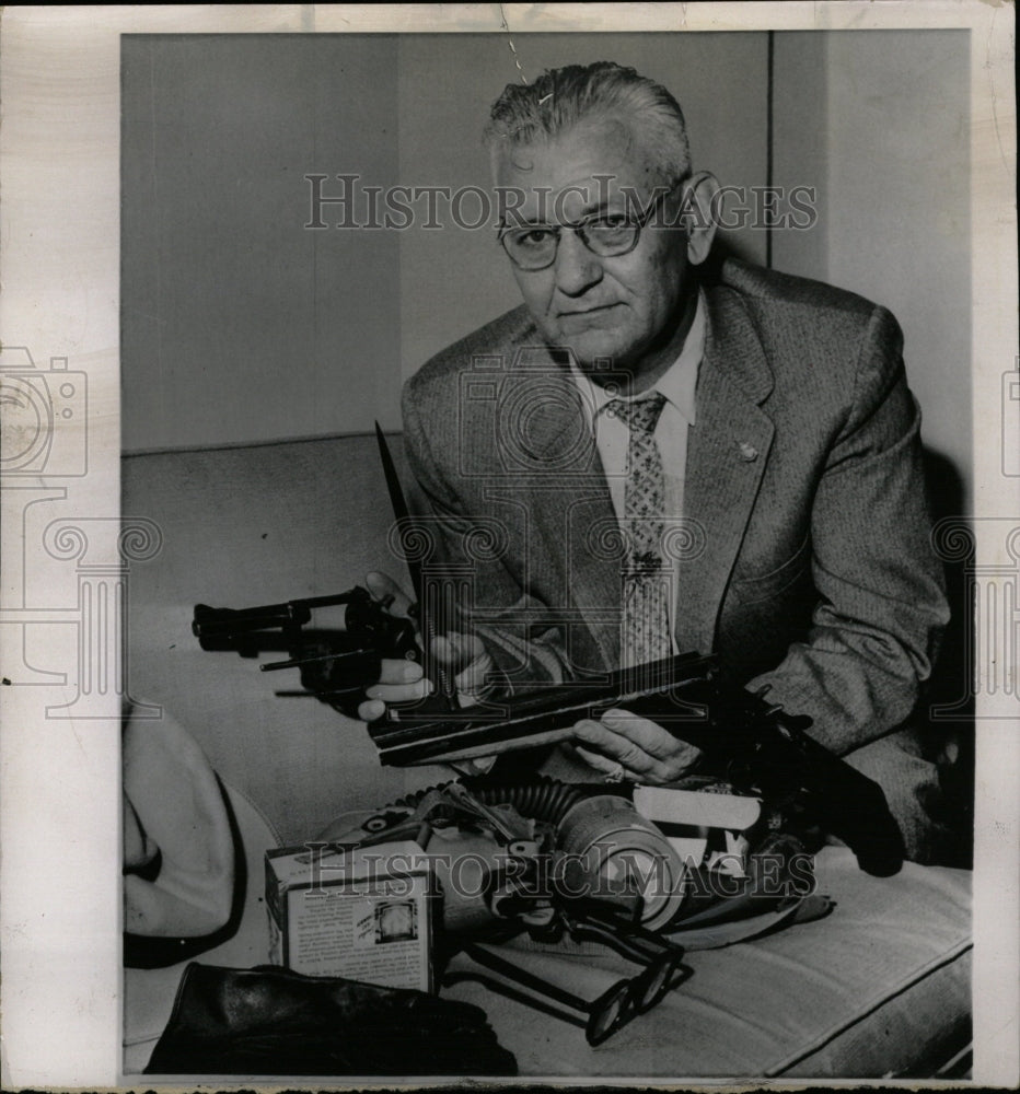 1939 Press Photo Capt WE Hagi William Coleroff guns use - RRW23627 - Historic Images