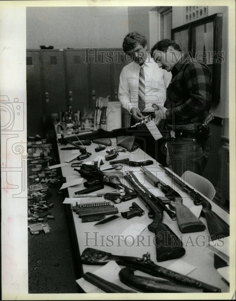 1984 Press Photo Illegal Weapons Seized. - RRW23643 - Historic Images