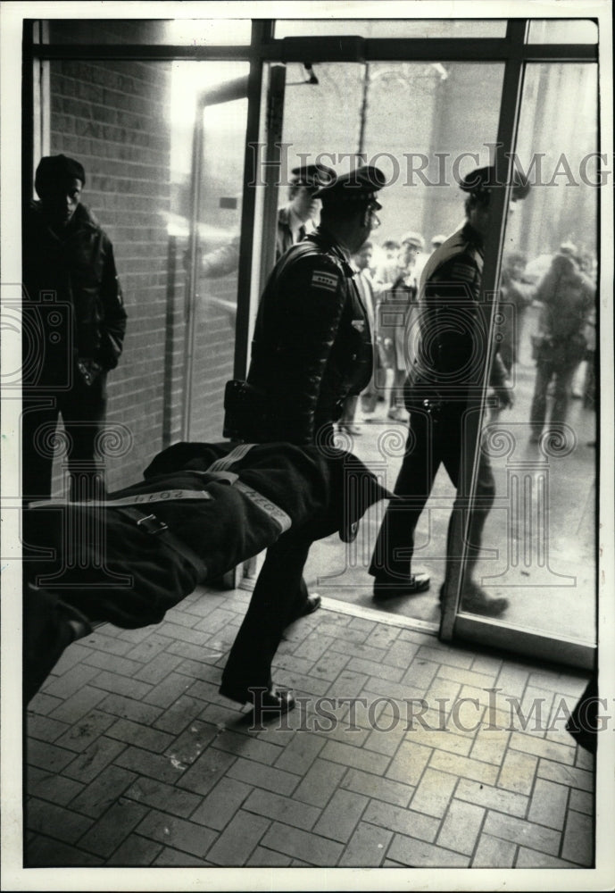 1979 Press Photo Police Fires Sheridan building blaze - RRW23649 - Historic Images