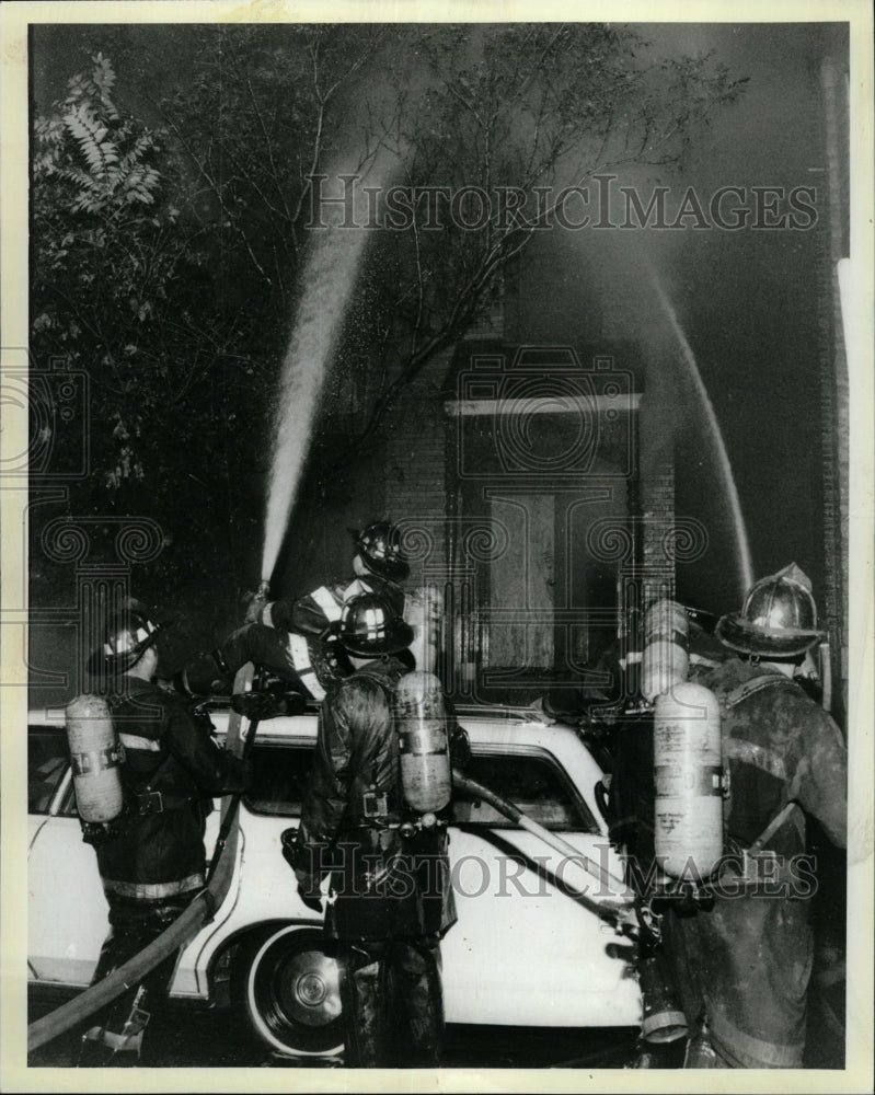 1984 Press Photo Aldine Apartments Hotel Fire Chicago - RRW23677 - Historic Images