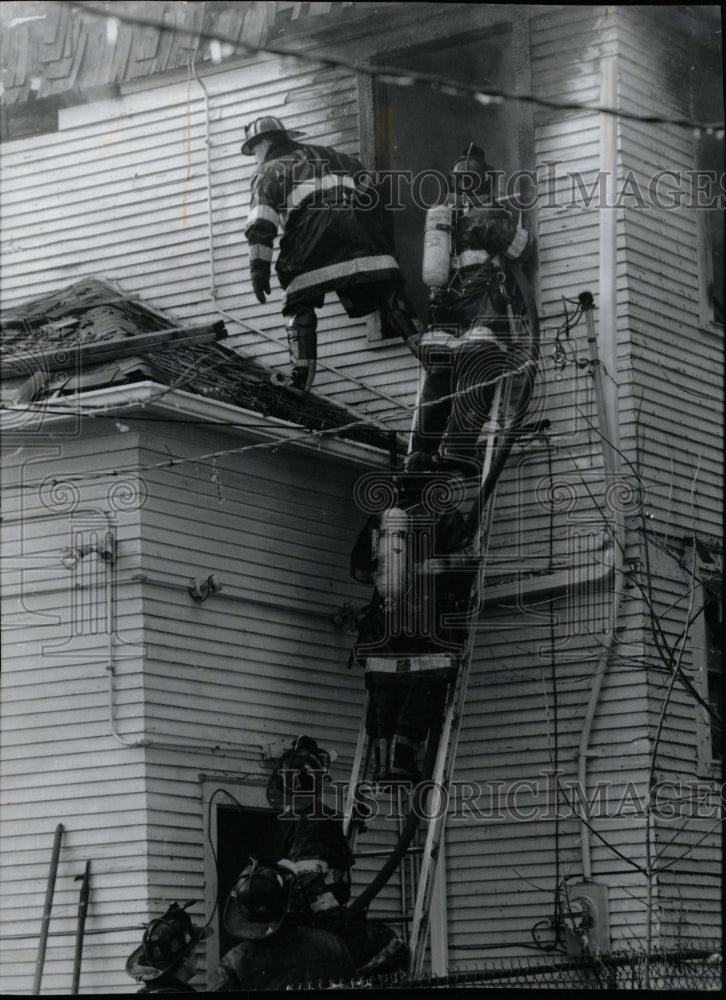 1993 Press Photo Chicago Area Residential Fires - RRW23717 - Historic Images