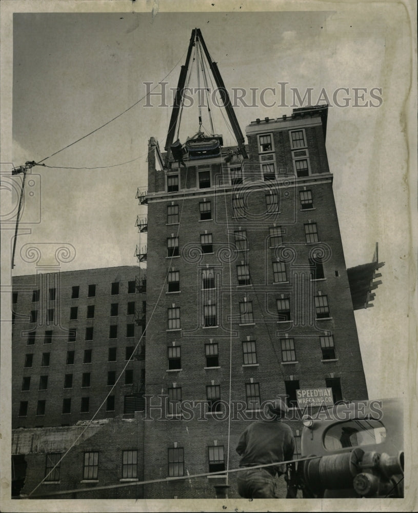 1952 Press Photo YMCA Building shovel debris Floor - RRW23727 - Historic Images