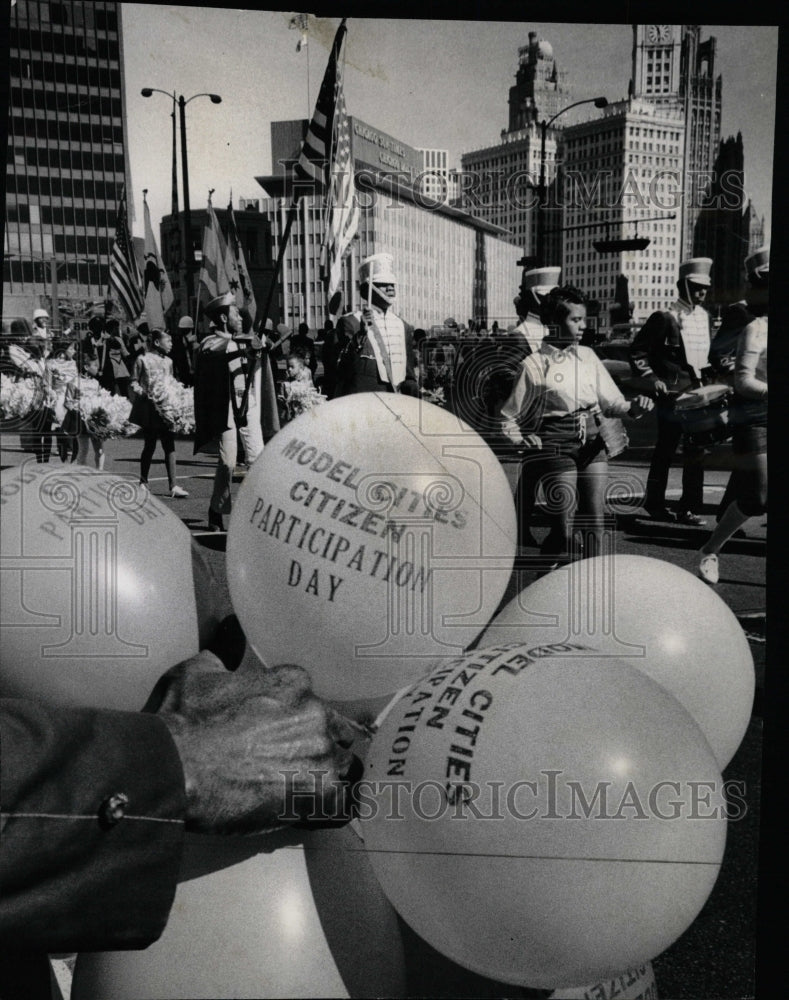 1972 Press Photo Citizen participation parade Model - RRW23785 - Historic Images