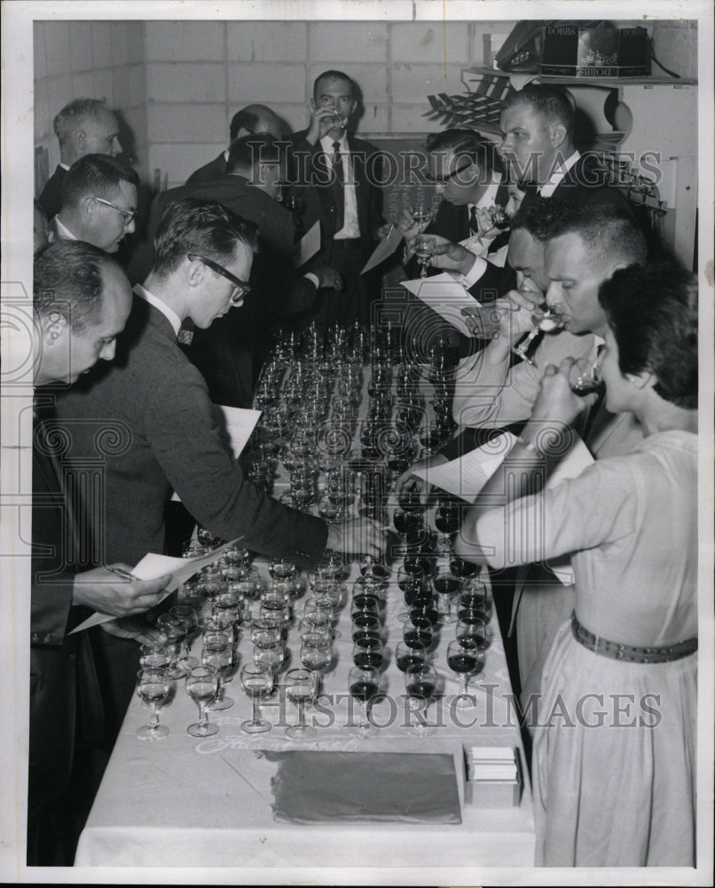 1961 Press Photo Fair Chicago Wine McCormick Place Tast - RRW23817 - Historic Images