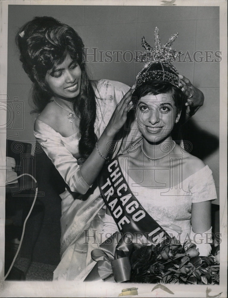 1963 Press Photo Chicago International Trade Fair Maria - RRW23839 - Historic Images