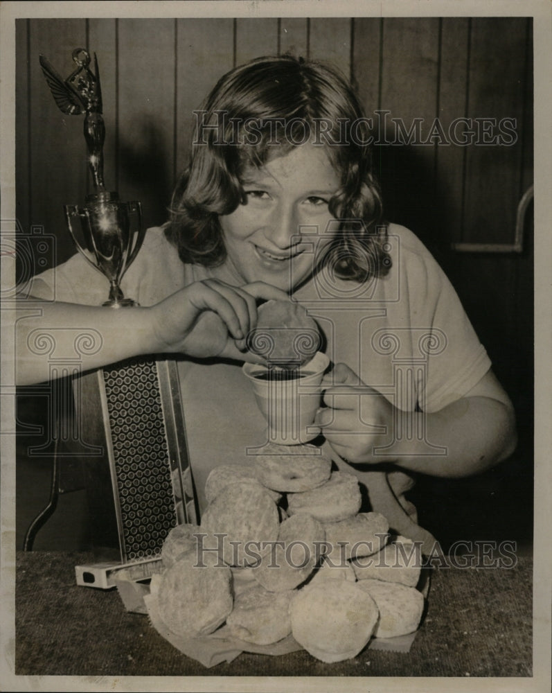 1970 Press Photo Marlene Suvada Family Fun fair Damen - RRW23871 - Historic Images