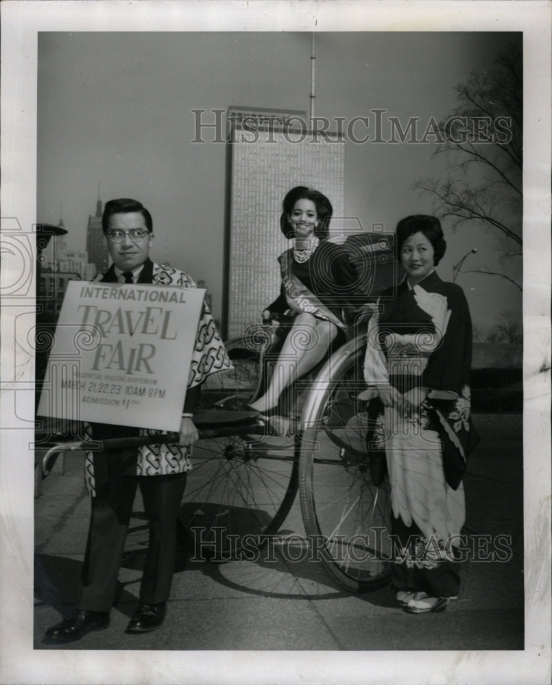 1964 Press Photo Miss Chicago Angela Carr Travel Fair - RRW23887 - Historic Images