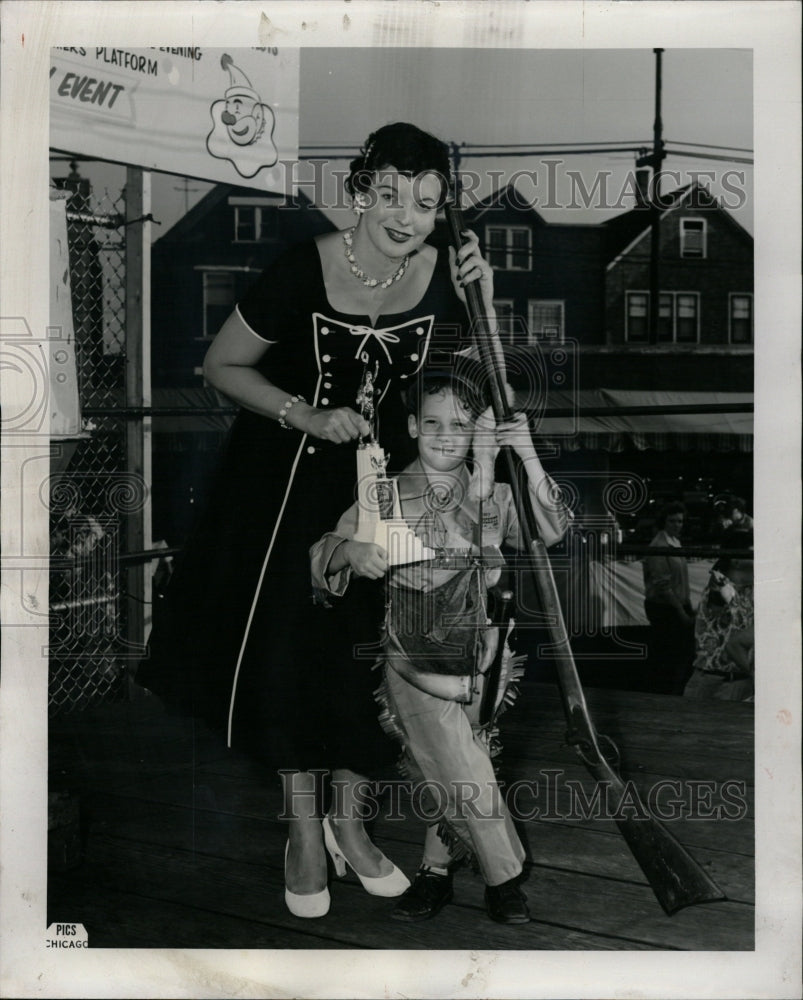 1955 Press Photo Daniel Risley Davy Crockett Chicago - RRW23943 - Historic Images